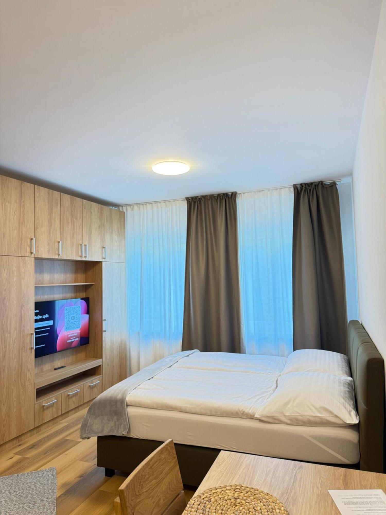 Riverside Apartment Praha Exteriör bild